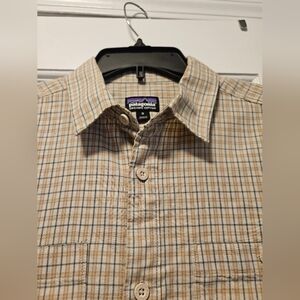 Patagonia Men Shirt with Beige Plaid